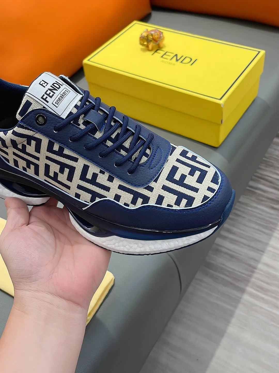 Men's shoes FENDI "Fendi" P440 Regular size: 38-44 (casual shoes) Product materials: Selected cowhide upper, soft sheepskin lining; original outsole.